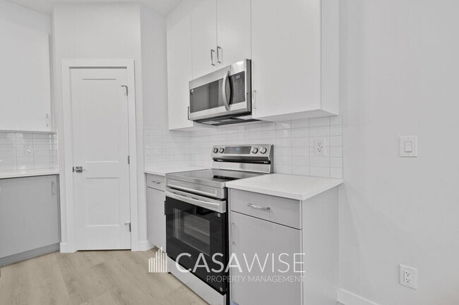 Photo - 10248-10157 157 St NW