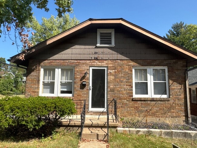 Building Photo - Charming 2-bedroom, 1-bath home featuring ...