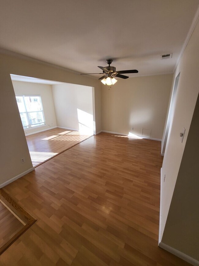 Photo - WINDSOR OAKS WEST