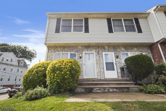 626 Chancellor Ave