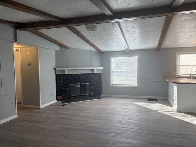 Photo - 3bed/2bath home ready now!! rent $1650/mo