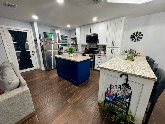 Photo - 15411 Mile 20 N