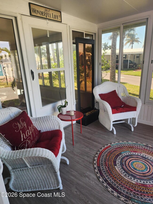 Photo - 380 Norwich Ln