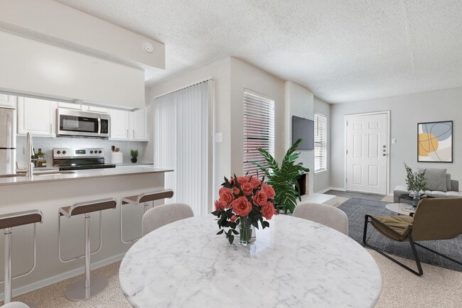Dining_Kitchen-North_Star