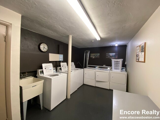 Photo - 110 Babcock St Unidad P2