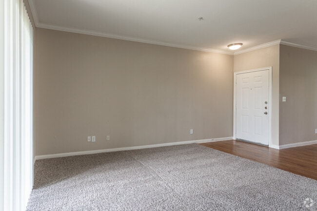1BR, 1BA - 749SF