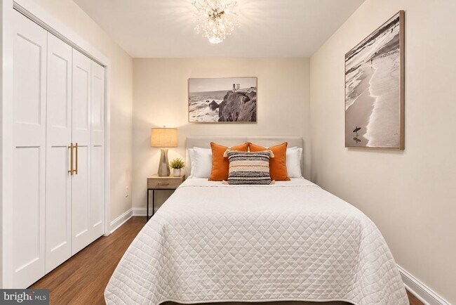 Photo - 320 G St SE