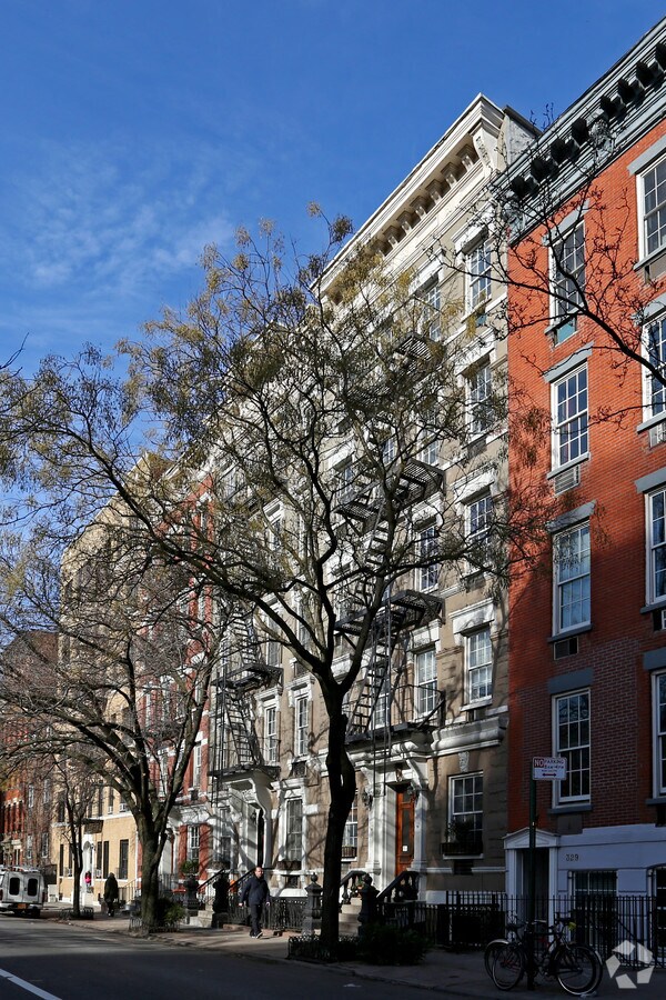 Photo - 333 W 21st St