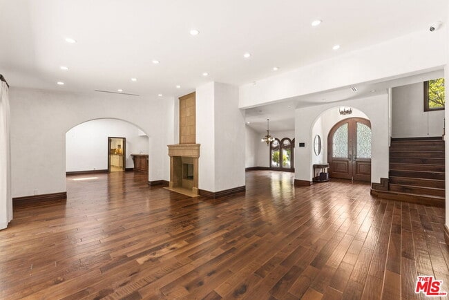 2108 San Ysidro Dr