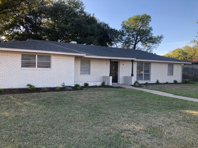 Photo - 5908 Stonewall St