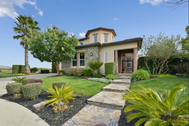 Building Photo - 4 Bed 5 Bath, Beautiful Home In Danville, With A Pool!