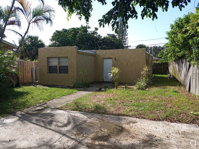 Building Photo - Come see this 2/1 with no Hoa Rental