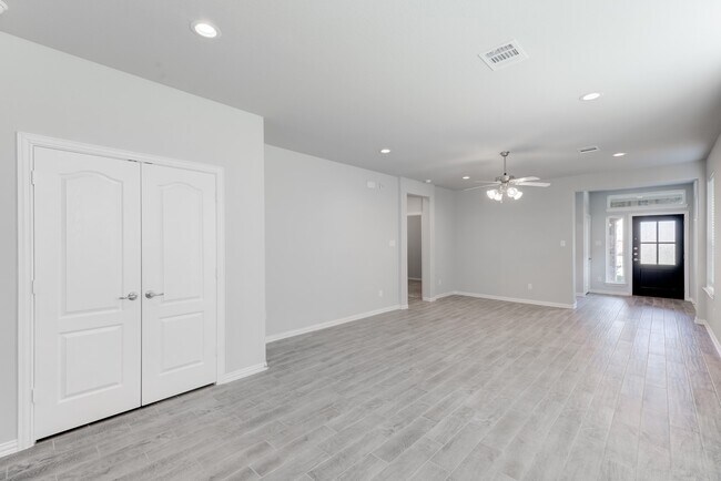 Photo - 1225 Red Hills Dr