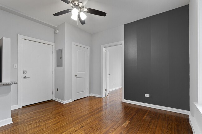 Photo - 1456 W Fargo Ave Unit 101