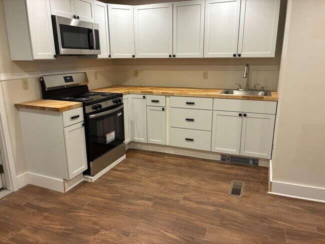 Building Photo - 18 5th St Unit First Floor