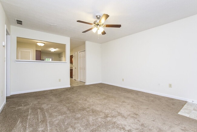 Photo - 318 Freeport Dr