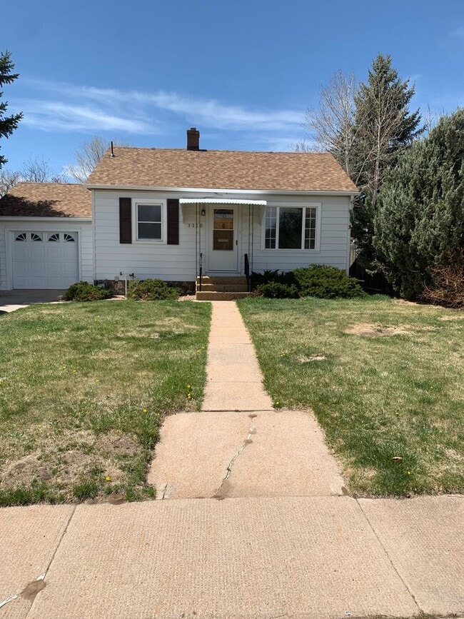 Building Photo - 2 BEDROOMS PLUS 2 BONUS ROOMS, 2 BATHROOM SINGLE FAMILY HOME WITH 1 CAR GARAGE