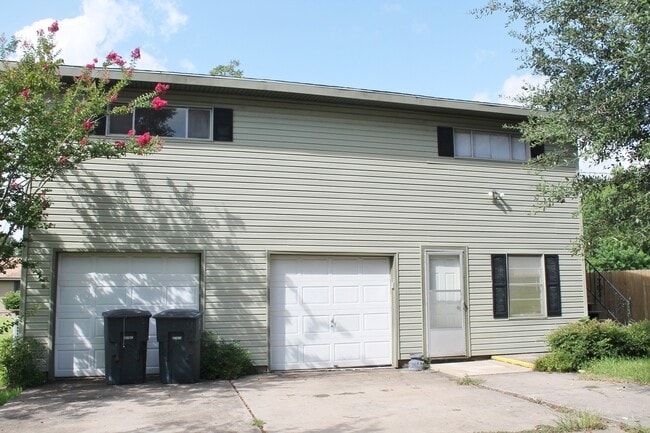 Building Photo - 3165 Walnut Ave Unit 3165 Walnut Ave  B-VACANT