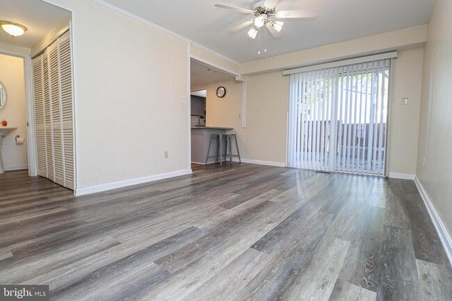 Photo - 1738 Farmington Ct