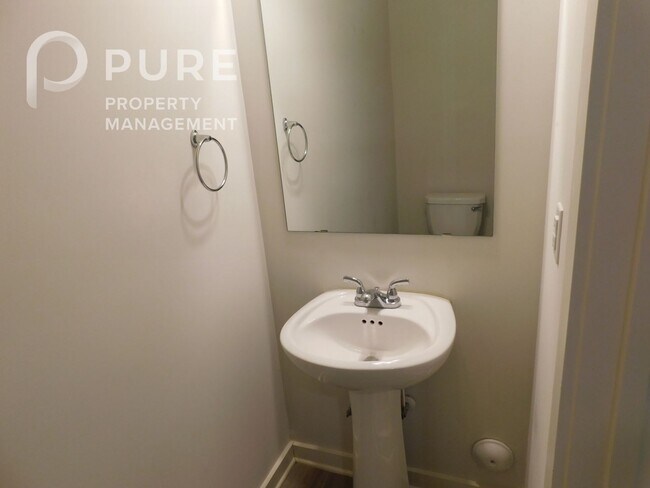 Photo - 672 The Heights Ln