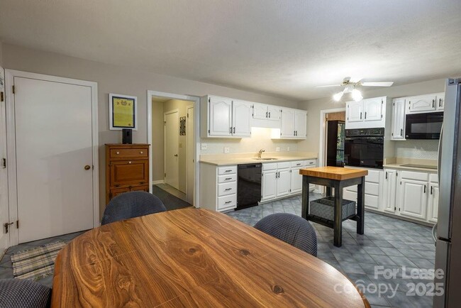 Photo - 102 Arbor Ln