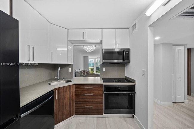 Photo - 2001 Atlantic Shores Blvd Unit 116