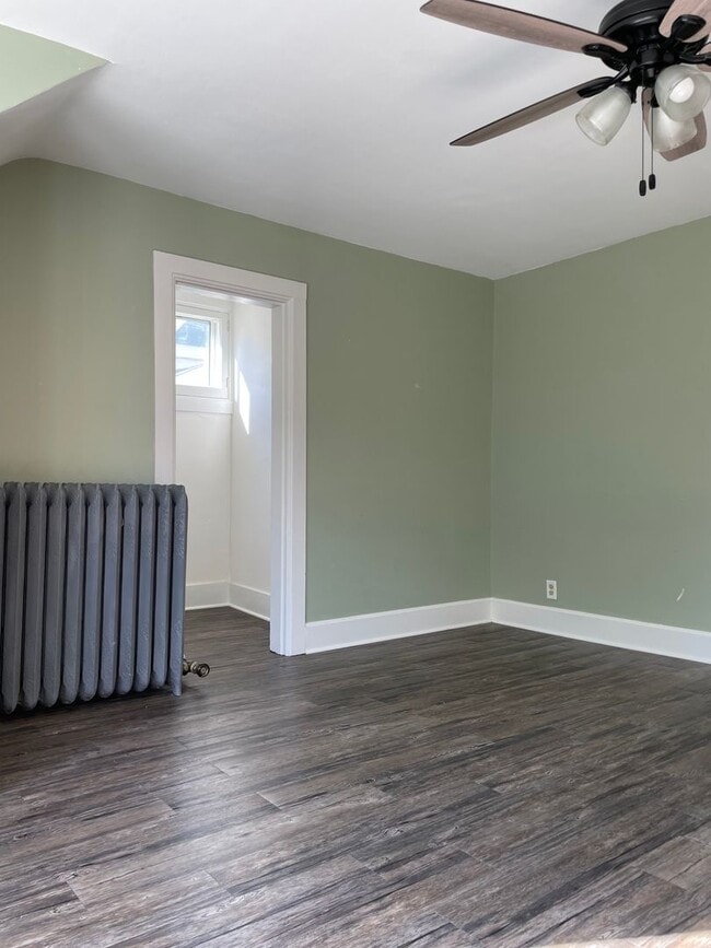 Building Photo - Five Bedroom Home in Central La Crosse