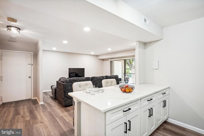 820 Quince Orchard Blvd Unit 102