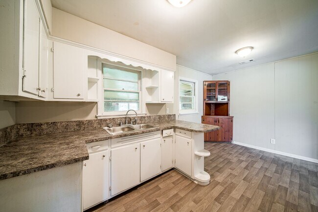 Photo - Half Off 1st Month's Rent!!