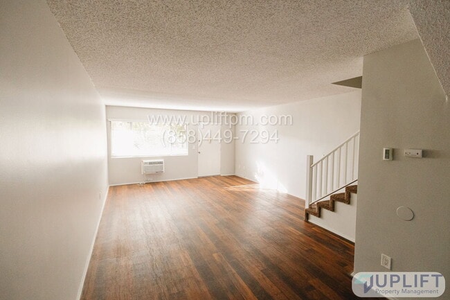 Photo - 5787 College Ave