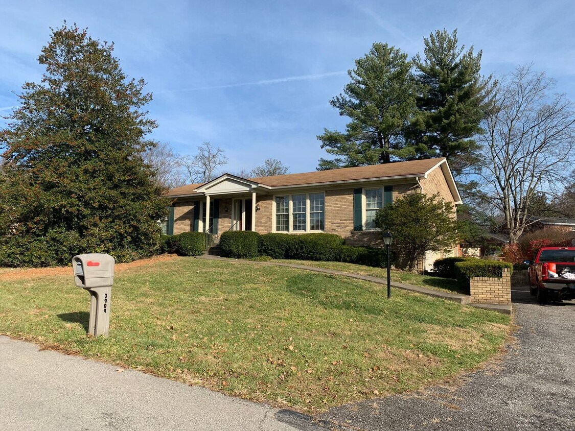 Photo - 3909 San Marcos Rd (Jeffersontown, KY)