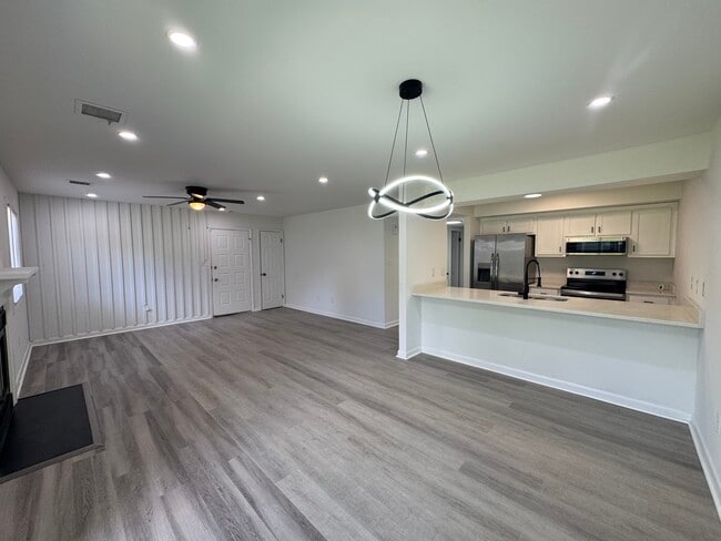 Building Photo - 113A Roane Drive