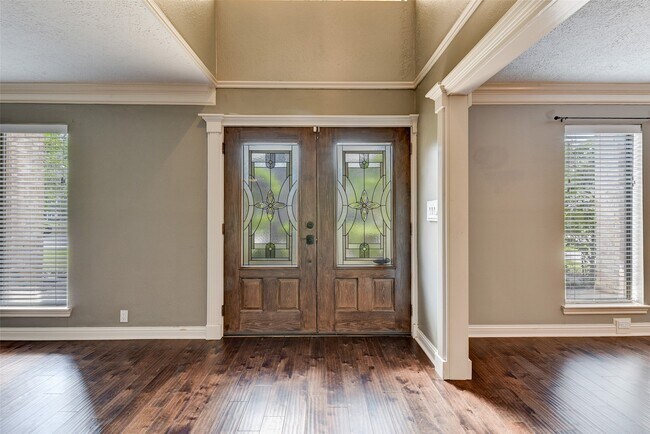 Photo - 18310 Lake Oaks Dr