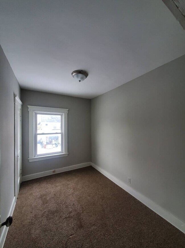 Photo - Charming 3-Bedroom Property in Prime Location (SECTION 8 VOUCHERS ACCEPTED)