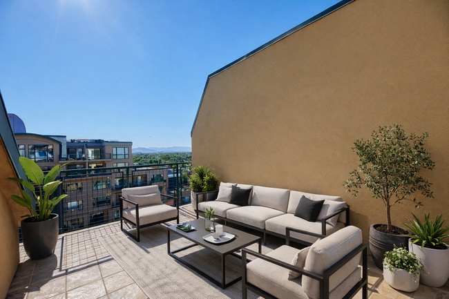 Photo - 17 W Vernon Ave Unidad 610