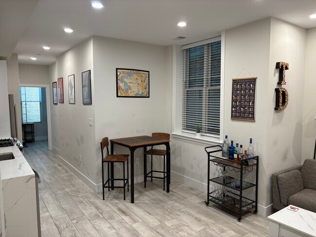 Photo - 2556 University Pl NW Unit 2