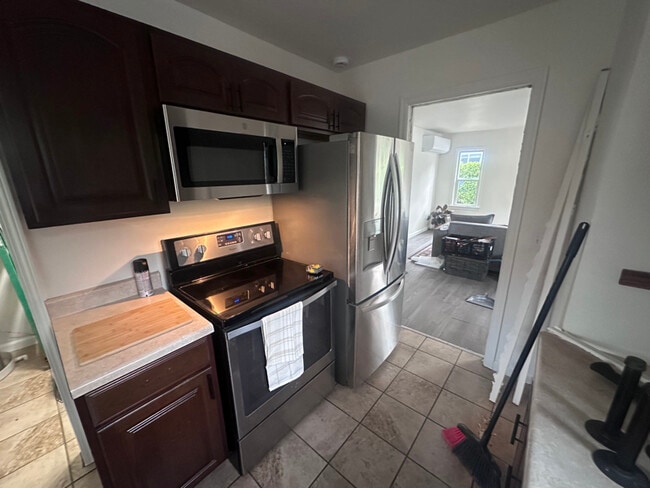 Photo - 1728 NW Crouch St