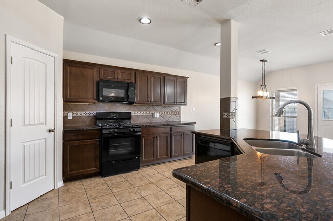 Photo - 119 Country Crossing Cir