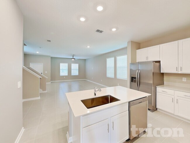 Photo - 733 Honeyrock St