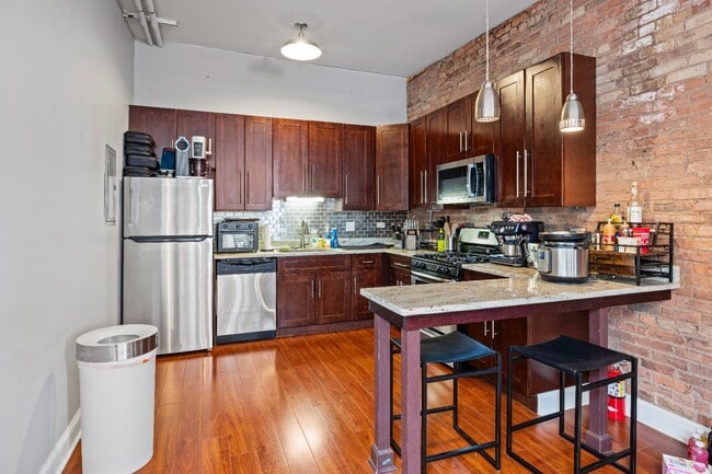 Building Photo - 4 Bedroom Apartment in River North Unit 3N