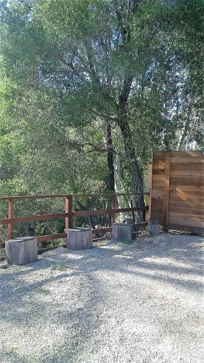 parking - 25605 Wildwood Dr