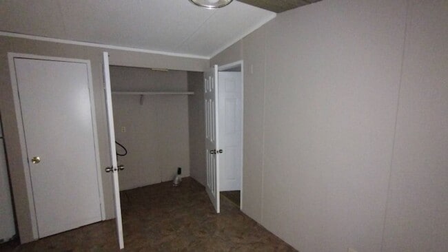 Building Photo - 3 Bedroom with 2 Baths on Large Fenced Lot