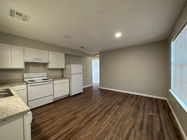 Photo - 7316 Sanger Ave