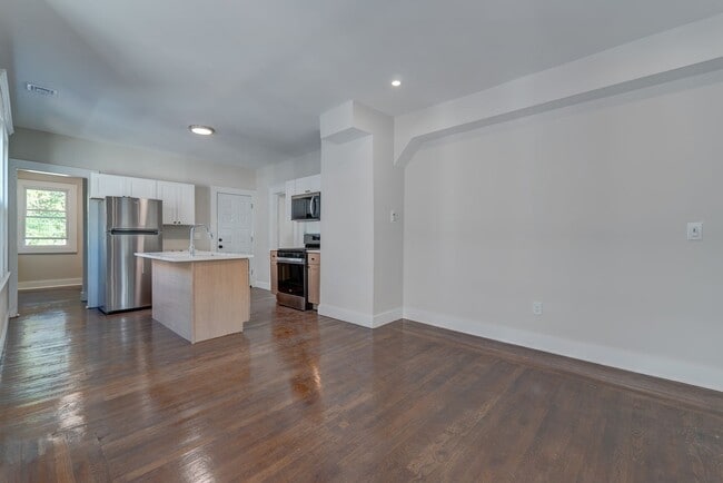 Photo - 47-49 Mead St Unit Apt 3