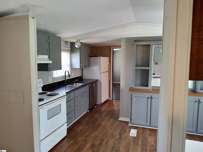 Photo - 8597 Greenpond Rd