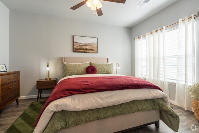 2BR, 2BA - 1,135SF - Primary Bedroom