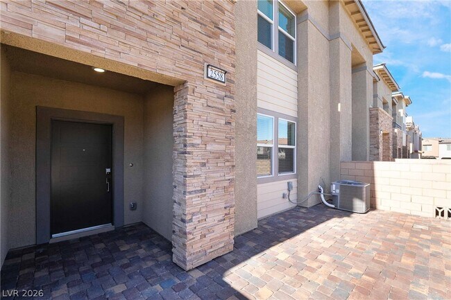 Photo - 2558 Venetia Pointe St