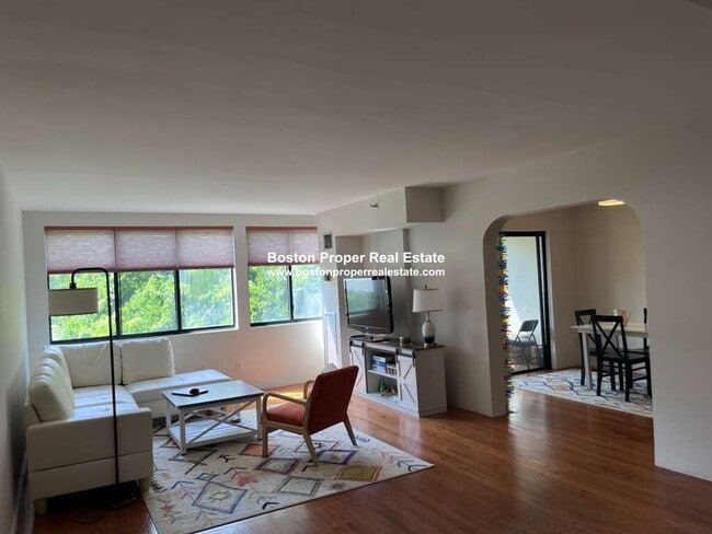 Building Photo - 1731 Beacon St Unit 204 Rental