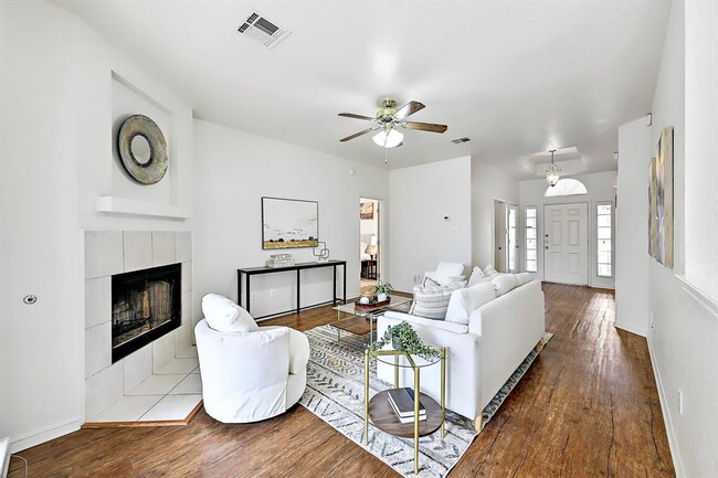 Building Photo - 117 Rosemary Cove