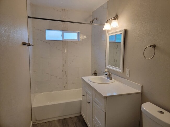 Photo - 3 BEDROOM**UPGRADES*CLOSE TO AREA SCHOOLS ...